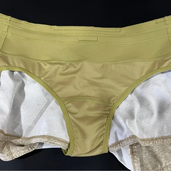 Lululemon Speed Up Shorts - Picture 7 of 7